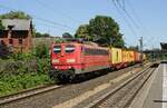 151 126-0 schleppt am 07.07.2023 einen Containerzug durch den Bahnhof Rothenburg/Wümme