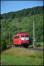 Bundesbahn-Klassiker im Neulack: Die BayernBahn (BB) 151 113-8 fuhr am 18.06.2026 von Mecklenburg-Vorpommern nach Bayern, als die frisch lackierte Maschine am Km 24,4 bei Stetten (Werntal) mit der Kamera dokumentiert werden konnte.