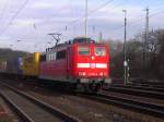 151 028 fhrt mit einem Containerwagenzug duch Kln-West.(5.1.08)