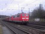 151 009 und eine Schwesterlok fahren mit einem langen Erzzug  durch Kln-West.(5.1.08)