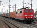 151 032 ist am 26.03.2008 mit einem Containerzug  in Marchtrenk durchgefahren.