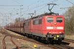 151 091-6 zieht mit einer Schwesterlok einen Bunkerzug von Hamburg komment durch den Bahnhof Brahlstorf. 23.04.2008