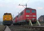 Diese Lokomotiven warten in Venlo auf neue Einstze. Die beiden 151er ziehen Erzzge nach Deutschland und die Diesellokomotiven rangieren in Venlo. Das Bild stammt vom 03.11.2008