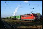 151 040 setzte sich gerade vor den Hangartne-Gterzug am Hp Rostock Hinrichsdorferstrae am 31.10.08 