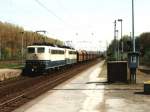 151 121-1 und 151 117-4 mit Gterzug 49114 Dillingen-Maasvlakte (die Niederlande) auf Bahnhof Viersen am 17-04-1997.