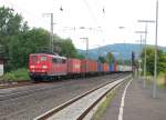 Da gings der Wirtschaft noch gut: 151 075-9 mit einem vollen Containerzug am 20.08.2008 bei der Durchfahrt durch Kreiensen