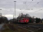 151 112 und 151 101 vor dem leerem Erzbomber (Bedding-Hamburg) in Ehlershausen.