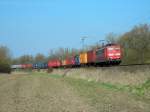 151 078 mit einem Containerzug zwischen Rethen und Sarstedt