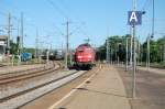 Es rollt, 151 088-2 zieht am 23.5.2009 den FS 50890 (MGZB - RMR) durch den Bahnhof von Gppingen in Richtung Stuttgart.