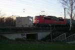 BR 151 082-5 mit einem Gterzug bestehend aus Kesselwagen am Abend des 21.3.05 in Nienburg (Weser)