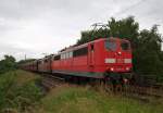 151 102-1 und ihre Schwesterlok bringen am 21.06.09 einen Erzleerpark aus Salzgitter-Beddingen durch Hamburg-Moorburg nach Hamburg-Hansaport, um dort neues Eisenerz zu laden und zurck nach Salzgitter zu fahren.