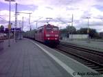 151 059 mit Gterzg bei Durchfahrt in Schwerin am 29.
