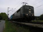 BR 151 049-4 (mit altem DB-Logo) ist am Morgen des 14.5.05 mit einem Gterzug auf der Strecke zwischen Nienburg (Weser) und Bremen unterwegs.