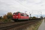 151 085 mit einem schlecht ausgelastetem Containerzug am 03.11.2009 bei Obertraubling.