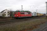 151 033-8 mit einen langen Containerzug kurz vor Fulda am 13.11.2009