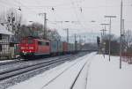 151 028-0 mit einem Containerzug am 30.01.2010 durch Kreiensen