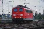 155 131-0 wartet nach der Einfahrt in den Brackweder Bahnhof auf die Weiterfahrt in den Gterbereich, um einen Gterzug zu bernehmen.