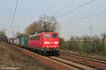 Die erste 151 des Tages! 151 053-6 erffnete mit ihrem Containerzug den Reigen dieser Baureihe fr den laufenden Fototag (Ahlten 08.04.10)