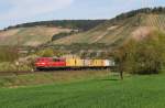 151 085 mit Containerzug bei Himmelstadt (22.04.2010)