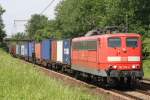 151 073 mit einem Containerzug in Ahlten am 08.06.2010