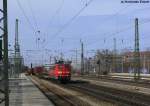 151 028 mit einem Containerzug richtung Ostbahnhof am Heimeranplatz, 20.03.2010