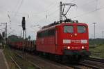 Die 151 021-3 (noch mit rotem Rahmen)am 2.8.10 in Duisburg-Bissingheim