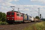 151 127-8 mit einem Containerzug in Thngersheim am 31.07.2010