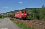 Die leicht ausgeblichene 151 058-5 befrderte einen langen gemischten Gterzug gen Wrzburg (Thngersheim 21.08.10)