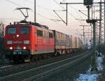 151-xxx-1 mit Containerzug kurz vor Sonnenuntergang in Porz-Wahn am 15.12.2010