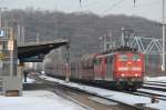 Auch 151 097-3 und 151 150-0 boten den anwesenden Fotografen bei strahlendem Sonnenschein ein lohnendes Motiv bei der Durchfahrt in Kln-West. Aufgenommen am 04/01/2011.