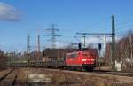 151 076-7 kommt am 19.03.11 mit einem Flachwagenzug beladen mit Stahldrahtrollen aus dem Hamburger Hafen durch Hamburg-Unterelbe gefahren. 