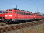 151 166-6 und 151 104-7 stehen abgestellt in Minden (Westfalen).