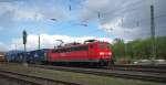 151 149-2 mit Containerzug in Fahrtrichtung Sden vor herrlicher Wolkenkulisse in Eschwege West. Aufgneommen am 12.04.2011.