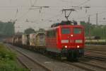 151 147-6 mit einem Containerzug in Dsseldorf-Rath am 10.05.2011