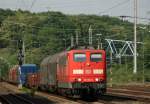 151 053-6 mit einem Gterzug Richtung Bonn bei der Durchfahrt in Kln-West, 30.4.11