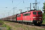 Die 151 169-0 zieht in Doppeltraktion den Erzbomber durch Ratingen Lintorf am 25.05.2011