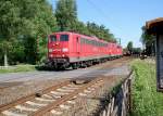Am Bahnbergang in Tilmeshof 151 065-0 und eine mir unbekannte weitere 151 sind mit einem Coiltragwagenleerzug am Sonntag den 29.5.2011 in Richtung Krefeld unterwegs.