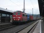151 088 zieht am 1.Juni 2011 einen Containerzug durch Gemnden(Main) Richtung Wrzburg.