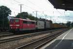 151 043-7 fhrt mit einem Containerzug durch Kln West. (11.6.2011)