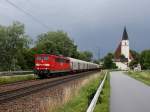 Die 151 032 am 19.06.2011 mit einem Stahlzug unterwegs bei Hausbach. 