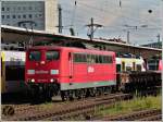 - Am Hauptbahnhof in Koblenz - Im Abendlicht des 23.06.2011 durchfhrt die 151 017-1 mit einem Gterzug den Hauptbahnhof von Koblenz.