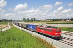 151 127 mit einem Gterzug nach Mnchen bei Haspelmoor (Aufnahmedatum: 11.07.2011)