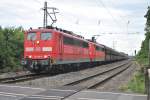 Am 18.7.2011 ziehen 151 109-6 und 151 046-0 einen Erzbomber durch Ratingen-Lintorf.