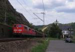 151 022-1 + 151 041-1 mit einem Erzzug in Lehmen am 25.07.2011