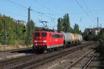 151 066 mit einem Kesselwagenzug am 06.09.2011 am Heimeranplatz in Mnchen.