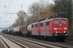 151 131-0 mit 151 148-4 mit einem gemischten Gterzug am 30,11,2011 in Dedensen/Gmmer.