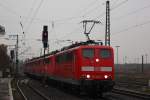 Die 151 022 zieht am 25.11.11 einen Lokzug bestehend aus 139 262,151 124,151 xxx,155 211? und 189 062 durch Duisburg-Bissingheim.