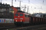 151 031-2 DB kommt mit einem Schrottzug aus Sden und  fhrt in Richtung Aachen-West.
Aufgenommen in Kln-West am 3.1.2012.