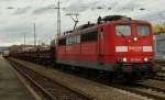 151 148-4 zieht am 20.01.2012 einen Flachwagenzug durch Kaiserslautern 