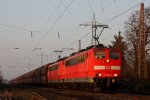 Die 151 097 und die 151 022 ziehen am 29.1.11 einen Kohlezug durch Ratingen-Lintorf.